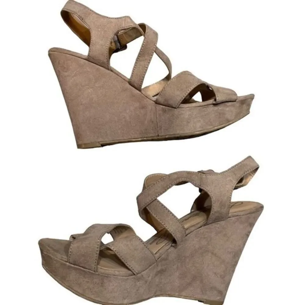 American Rag Wedge Sandals‎ Tan 6  Strappy Faux Suede Platform